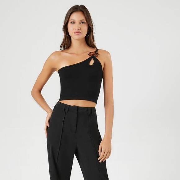 Forever 21 One-Shoulder Flower Cropped Cami - Picture 4 of 10